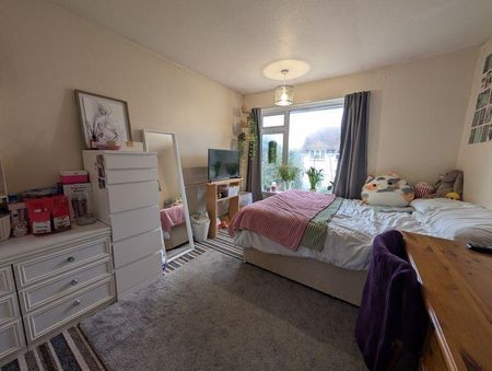 4 bedroom semi-detached house to rent - Photo 5