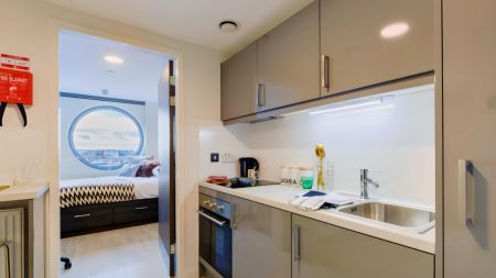 Room in a Two Bed Shared Apartment - Photo 4