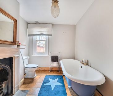 Sydenham Road, Guildford - 4 bedrooms Property for lettings - Seymours - Photo 2