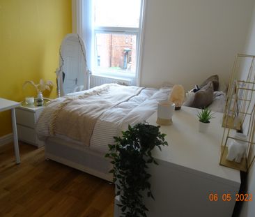 6 Bedroom House, Heaton, Stannington Avenue - Photo 6