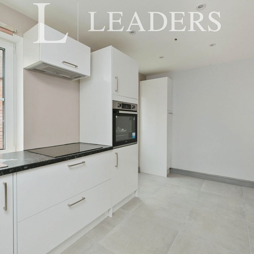 3 bedroom detached to rent Foundry House, Daventry, NN11 4RH - Photo 1