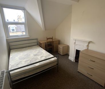 Feversham Crescent, Wigginton Road - P2111 - Photo 4