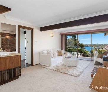 BEAUTIFUL FAMILY HOME WITH PANORAMIC VIEWS OF THE GEORGES RIVER! - Photo 1