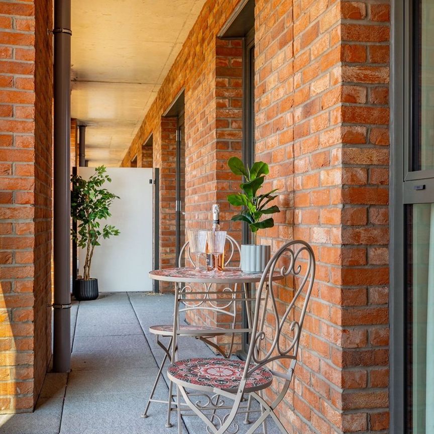 3 Bed Flat, Green Street, E13 - Photo 1