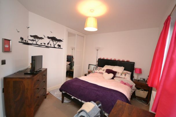 2 bed Flat for Rent - Photo 1