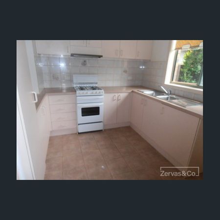 Lovely Two-Bedroom Townhouse – Great Location! - Photo 4