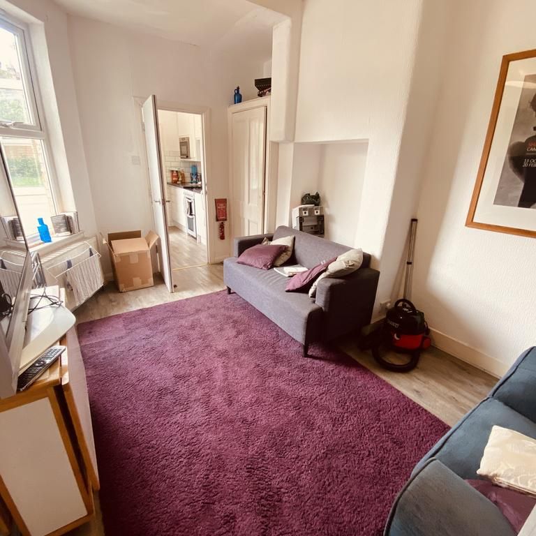 1 bedroom in a house share to rent - Photo 1