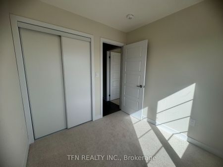 Townhouse For Lease | X8136364 - Photo 3