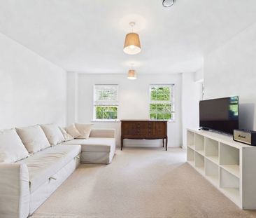 2 bedroom Flat in Peach Street, Wokingham - Photo 1