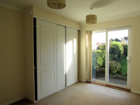 2 bedroom detached bungalow to let - Photo 2