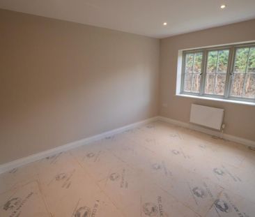 4 bedroom detached house to rent - Photo 3