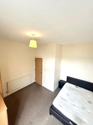 11 Bedroom Student Home – Llanbleddian Gardens - Photo 5