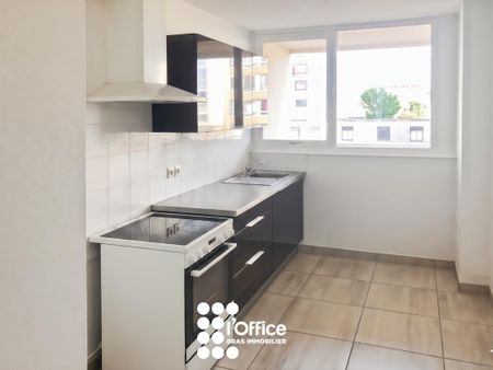 Location Appartement 4 pièces 71m² LES SABLES D OLONNE 85100 - Photo 4