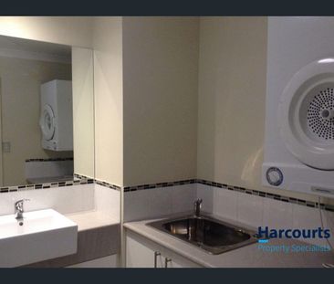 Stylish & Convenient 2x2 Apartment Living Near Transport & Shops - Photo 5