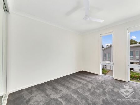 Stunning Three Bedroom Townhome - Photo 4