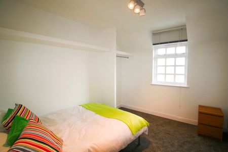 2 Bed Flat, Manchester, M14 - Photo 4