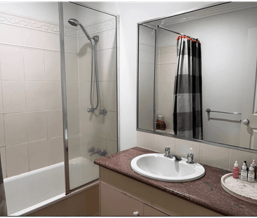 Updated Three-Bedroom Townhouse in Unbeatable Broadwater Precinct - Photo 4