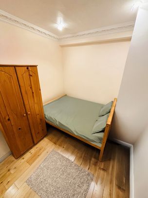 Room in a Shared House, With Private Bathroom, SE10 - Photo 1