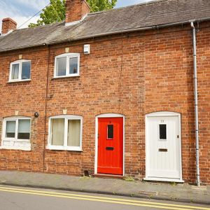 2 bedroom terraced house to rent - Photo 2