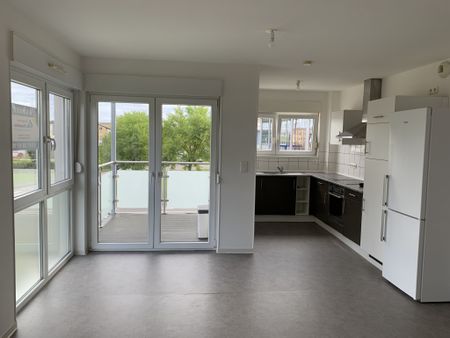 Location Appartement 3 pièces 66m² SARREGUEMINES 57200 - Photo 2