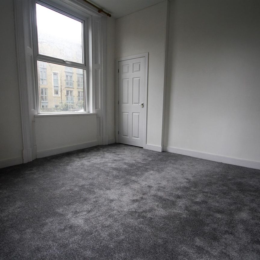 3 bed terraced house to rent in St. Johns Place, Halifax - Photo 1