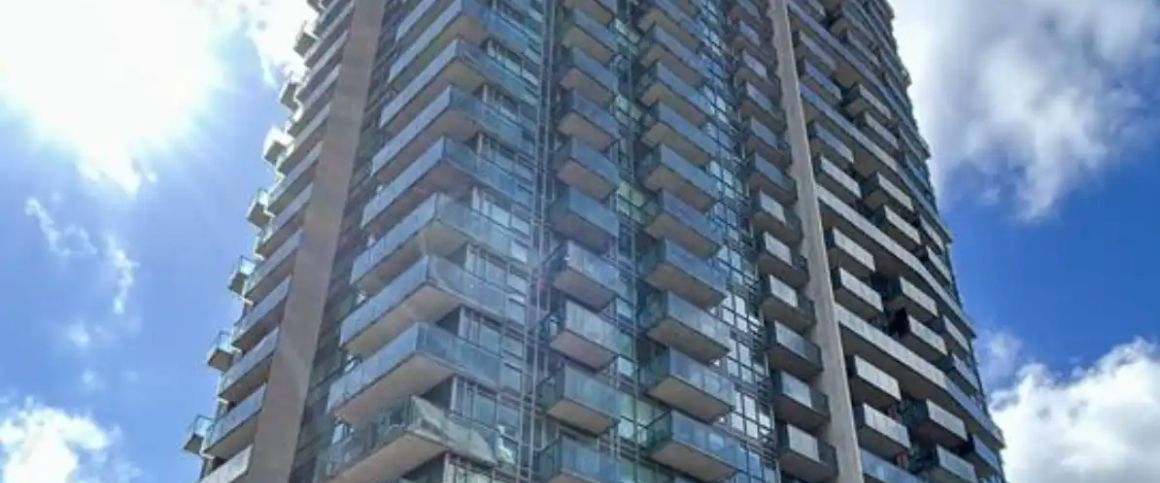 Spacious 1 bed + den with parking and locker in Liberty Village available Dec 1 — 2004 - Photo 1