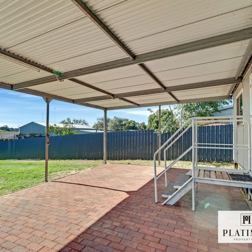 Comfortable & Convenient: 3-Bedroom Home with Modern Upgrades - Photo 1