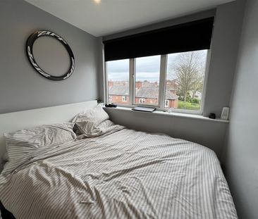 Kirkstall Lane, Headingley, LS6 3EJ, Leeds - Photo 4