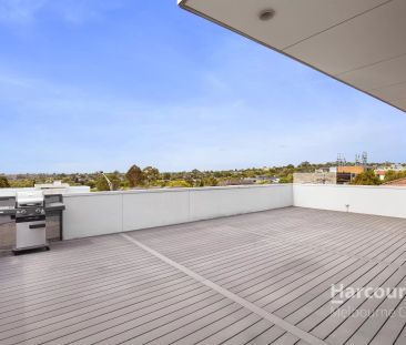 Balwyn’s Finest: Massive Rooftop Terrace! - Photo 6