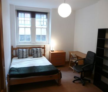 3 Bed Flat, Queen Alexandra Mansions, WC1H - Photo 3