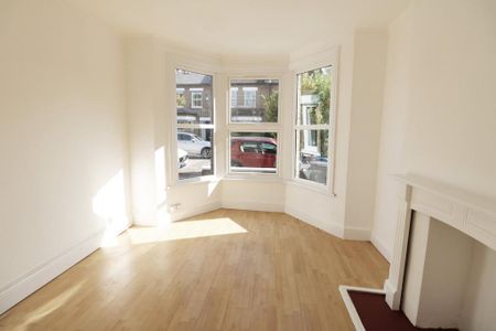 2 bedroom ground floor flat to rent - Photo 3
