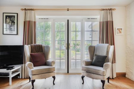 4 bedroom semi-detached house to rent - Photo 5