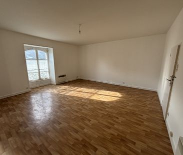 Location Appartement 2 pièces 64m² SABLE SUR SARTHE 72300 - Photo 1