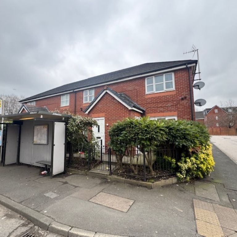 2 Bedroom FIrst Floor Flat - Photo 1