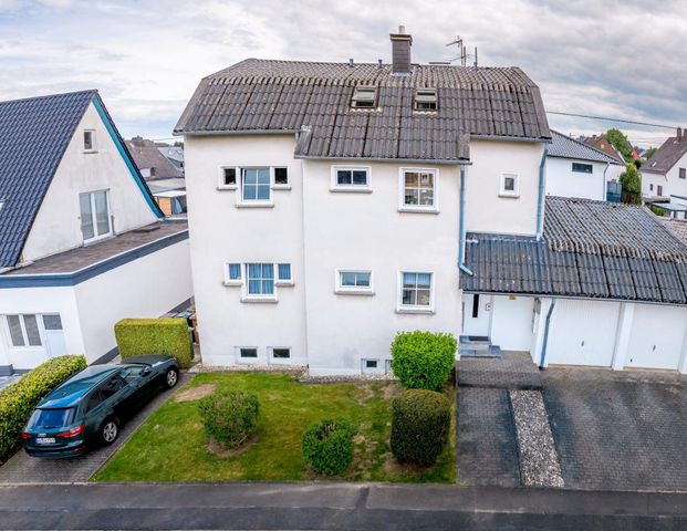 Schöne Dachgeschosswohnung zentral in Wirges - Photo 1