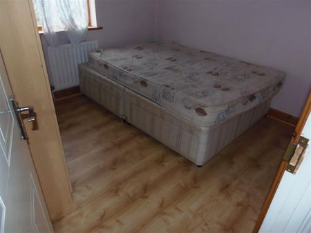 3 Bed House - Semi-Detached - Photo 3