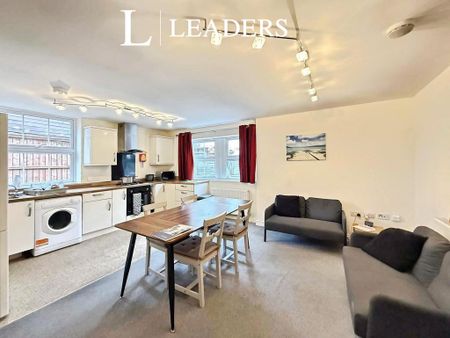 1 bedroom in a house share to rent - Photo 4