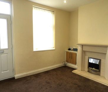 2 bedroom end of terrace house to rent - Photo 2