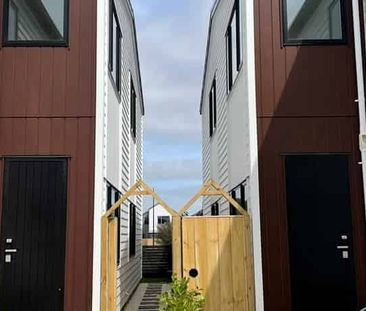 Stunning Three Bedroom Townhouse - Photo 5