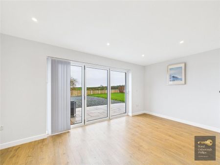 4 bedroom detached house to rent - Photo 2