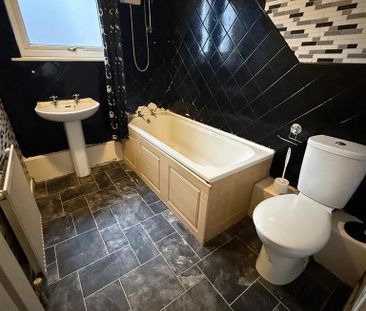 3 bedroom terraced house to rent - Photo 4