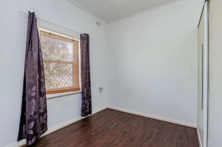 Charming 1950's Home Close to the City and the Beach! - Photo 2