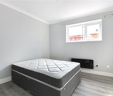 High Street Colliers Wood, London, SW19 2BT - Photo 2