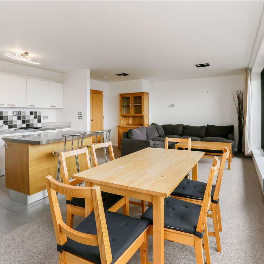 Available Furnished | 6-Month Tenancy | Exceptional City Views - Photo 1