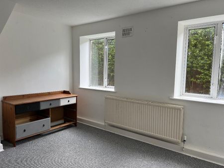 Redmires Court, Salford - Photo 3