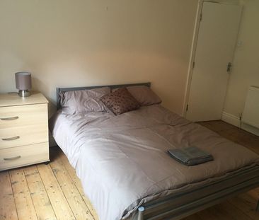 4 Bed Semi-Detached House, Mornington Crescent, M14 - Photo 3