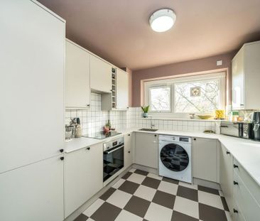 3 bedroom flat to rent - Photo 3