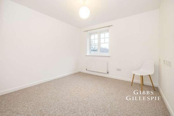 Firethorn Close, Edgware, HA8 - Photo 1