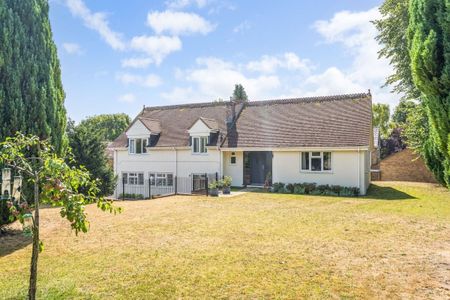 4 bedroom detached house to rent - Photo 4