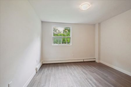 Pontiac Court Lowrise - 2 Bedroom - Photo 2